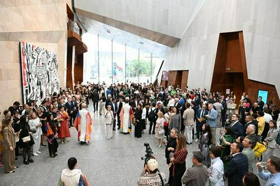 «我们当然不是现代艺术界的第一小提琴手,而是在一般管弦乐队中占据一席之地»